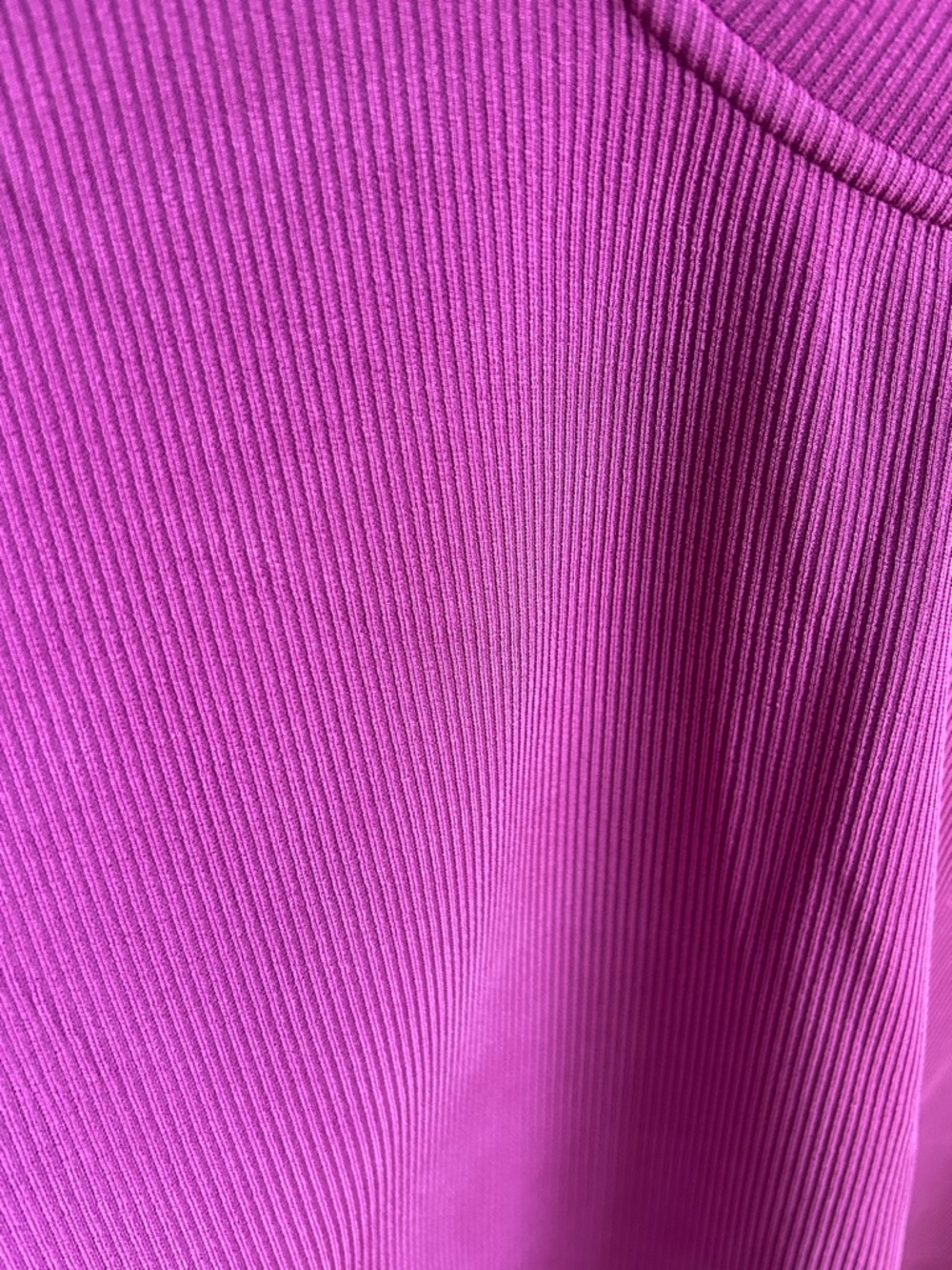 EUC Lululemon Ribbed Softstreme
Perfectly Oversized Cropped Sz 6 in magenta - Picture 4 of 4